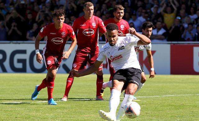  多特蒙德客场击败奥格斯堡重燃争冠希望