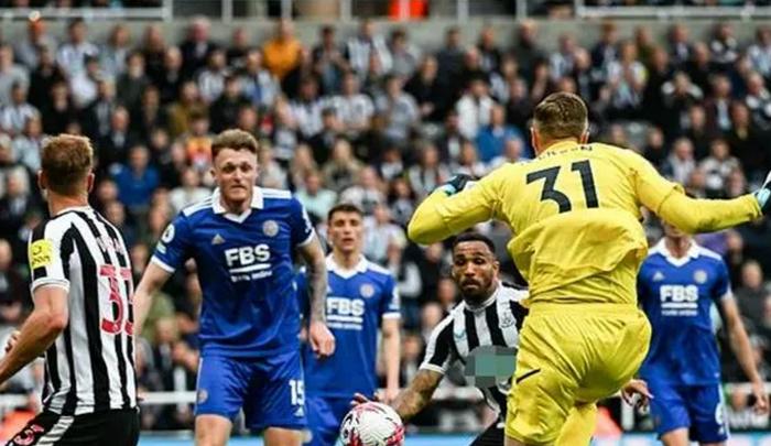  莱斯特城主场负于维拉，罗杰斯战术遭质疑